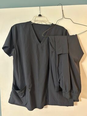 Classic V-Neck Medical 2 Piece Scrub Set in Charcoal Gray